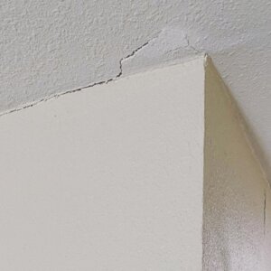 nguyen-nhan-nut-goc-tran-nha